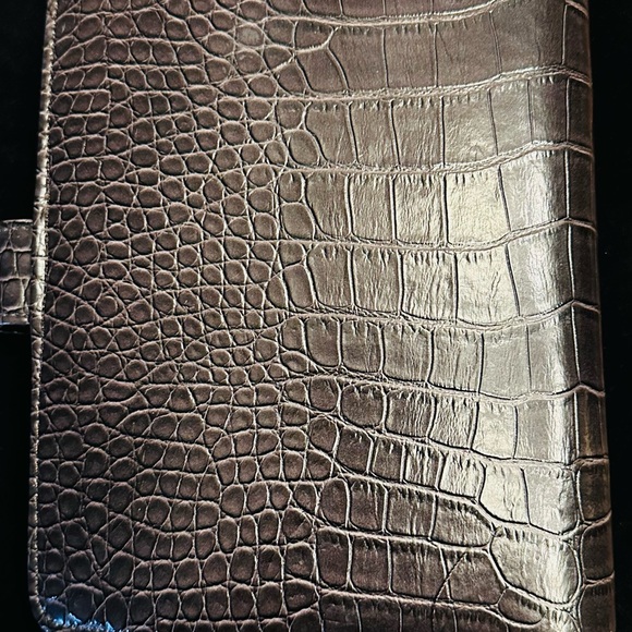 Address book in brown leather look .  Complete with pockets for cards. - Picture 2 of 3